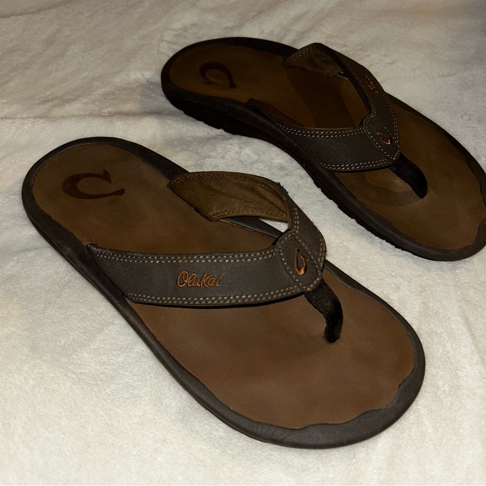 OluKai Ohana men's flip-flop beach sandals size 10 brown 10110A-6363